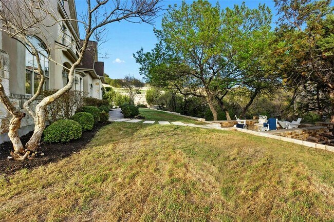Building Photo - 1420 Mirador