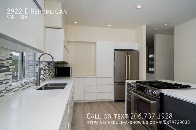 Building Photo - 2922 E Republican-