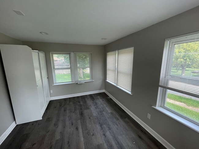 Building Photo - Rehabbed Spacious 2 BR/1BA House - Northwoods