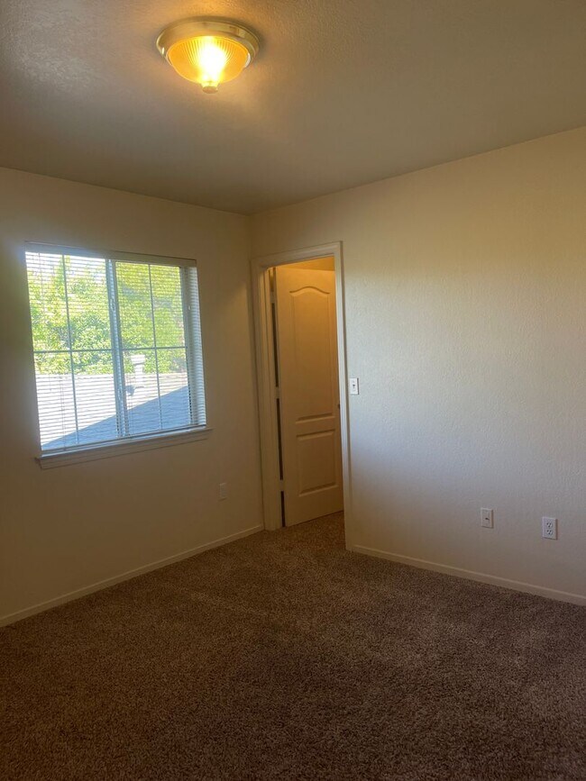 Building Photo - 1390 Serrano Pl