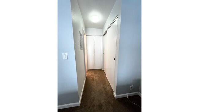 Building Photo - PARTLY FURNISHED PET Friendly $2900/month ...