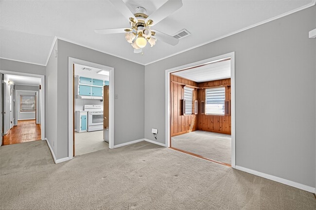 Building Photo - 10005 Hazelhurst Dr