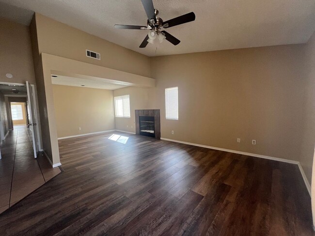 Building Photo - West Lancaster Home