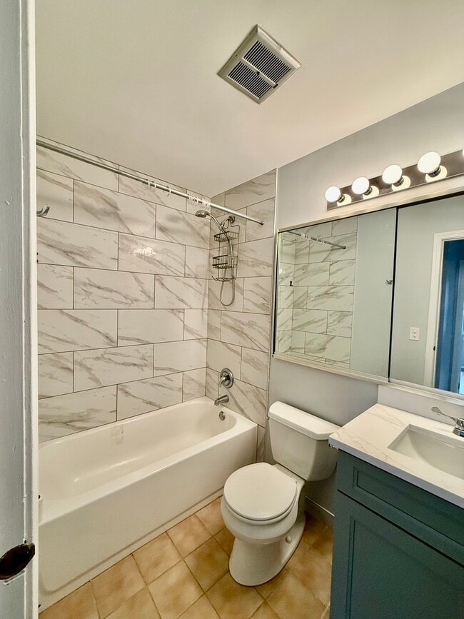 Building Photo - 330 Hampton Ct