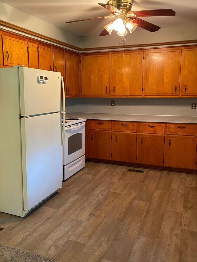 Building Photo - Country Living! Cute 2 bedroom 1 bath home...