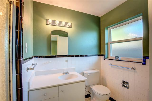 Building Photo - 6562 Locke Ave