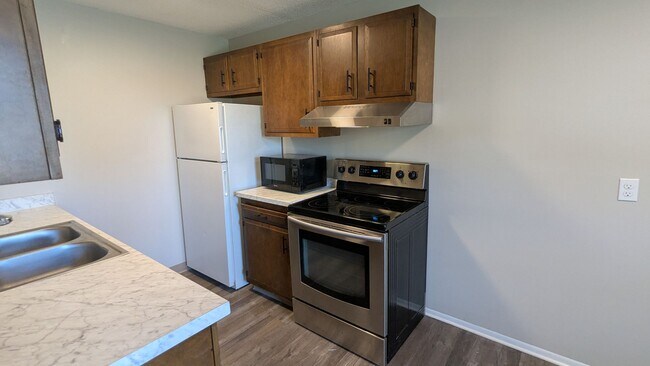 Building Photo - MN Cedar Village (809)