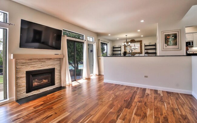 Building Photo - 3 bedroom townhome - Ridgemark