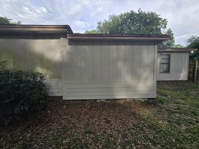 Building Photo - 5889 Cypress Cir