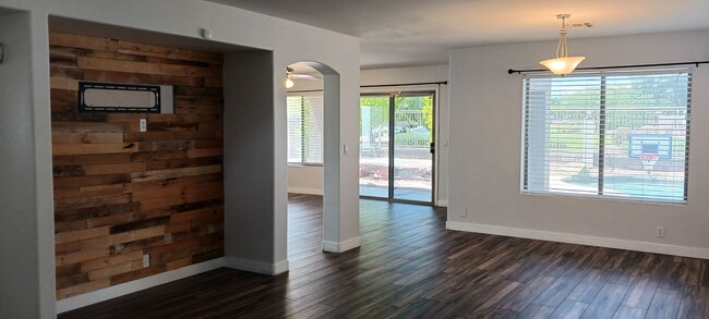 Building Photo - 3 Bed / 2 Bath with Loft and Pool