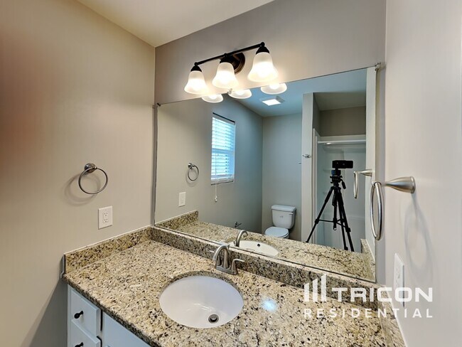 Building Photo - 537 Twyla Dr