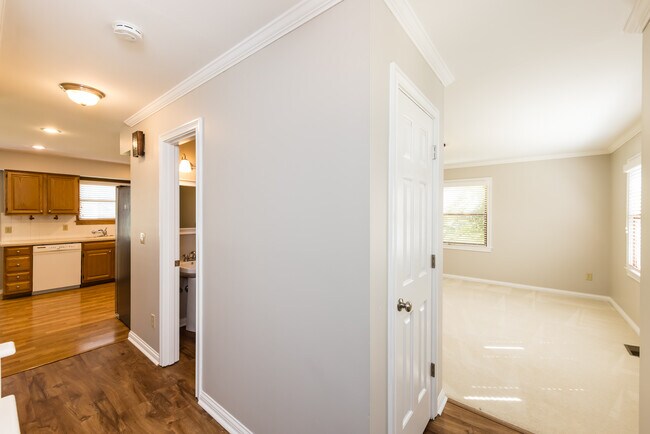 Building Photo - 5558 Parker Hill Ln