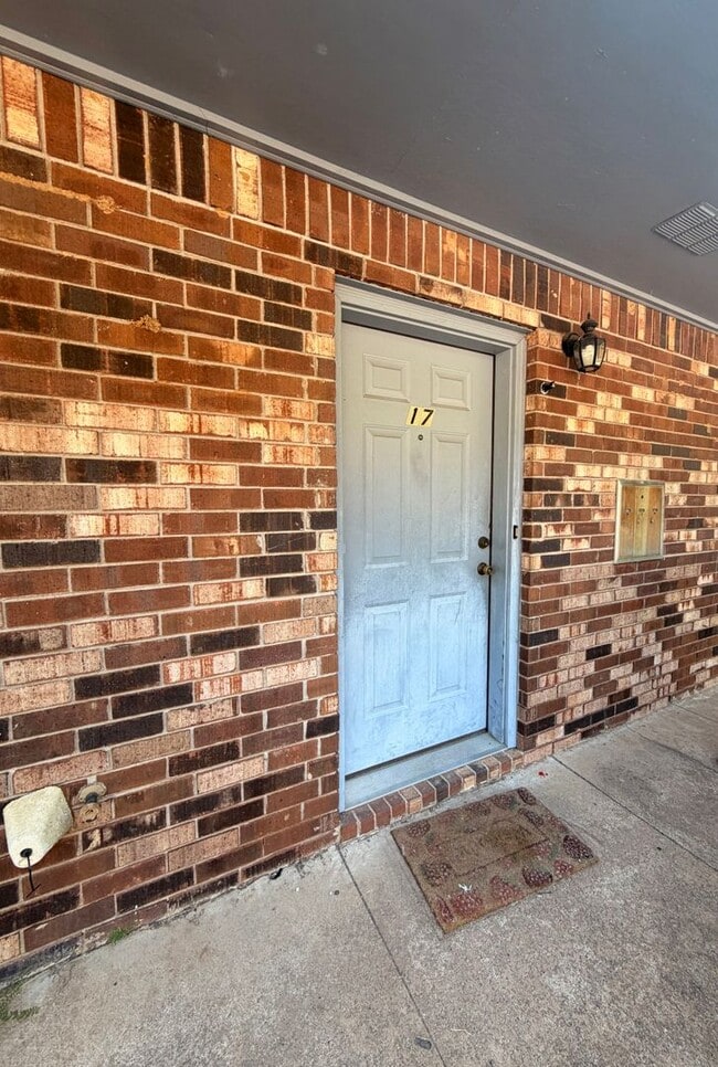 Building Photo - 1006 S Inglewood, Apt 1-18