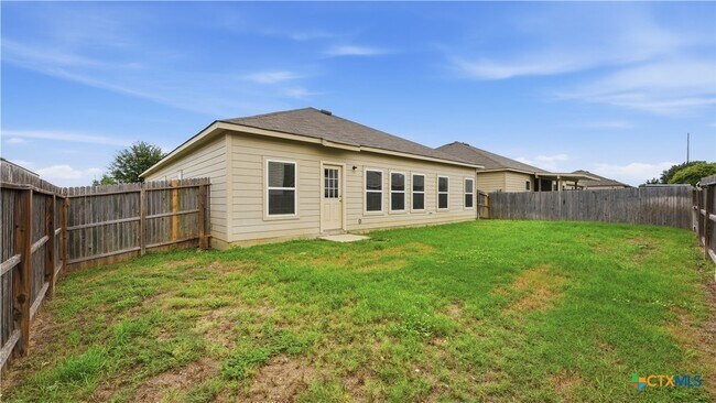 Building Photo - 140 Fabarm Ln