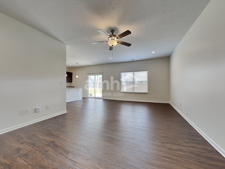 Building Photo - 877 Coralberry Ln