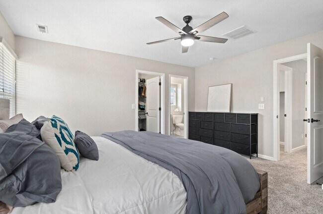 Building Photo - 4 Bed 3.5 Bath home in Tollgate Crossing