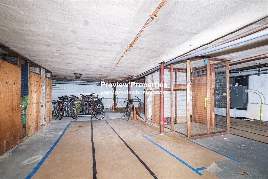 Building Photo - 248 Kelton St