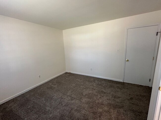 Building Photo - 5401 Bellmeadows Rd