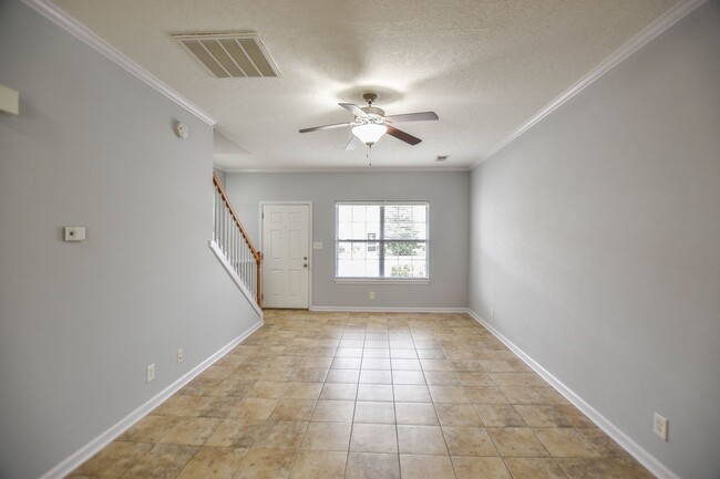 Building Photo - Pet Friendly Two Bedroom!