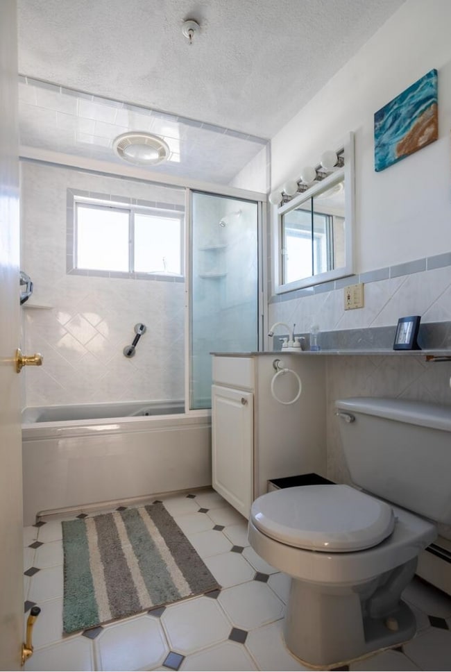 Building Photo - 68 Kings Hwy