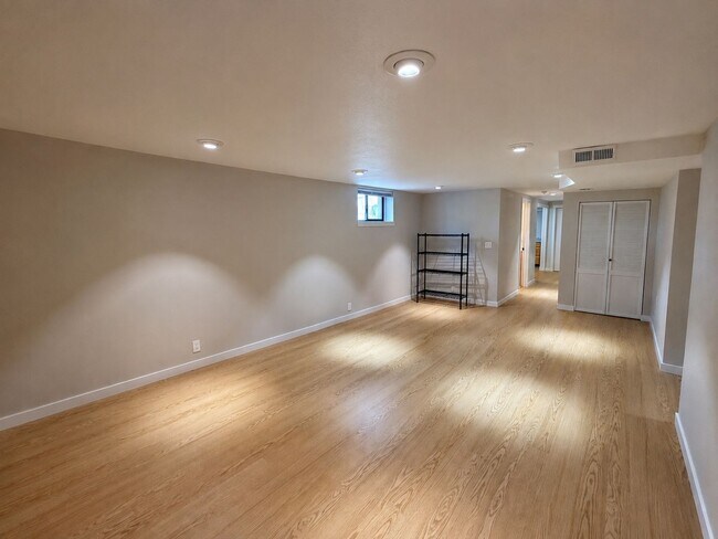 Building Photo - Fully Remodeled Ballard 5 Bed/2 Bath Home w/ A/C!