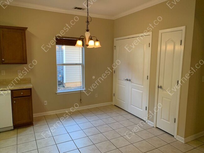 Building Photo - 161 Highview Cove