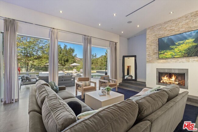 Building Photo - 2666 Hutton Dr