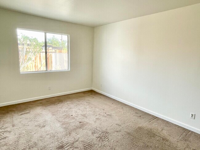 Building Photo - 53910 Avenida Herrera