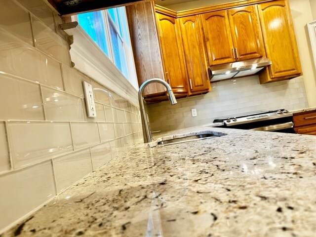 Building Photo - 228 Laurel Ave