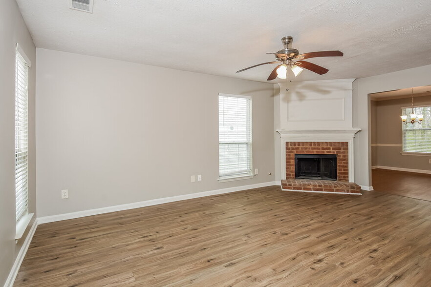Building Photo - 1347 Ambercrest Way