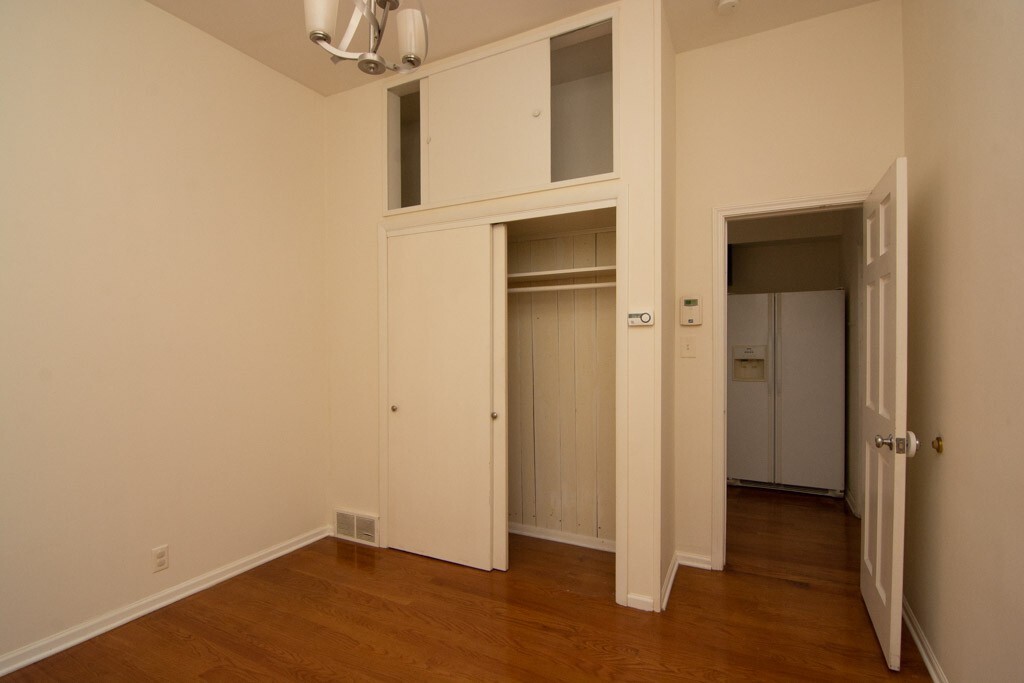 Building Photo - 2814 N Maplewood Ave
