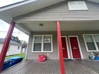 Building Photo - 1 bedroom, 1 bathroom duplex located in Po...