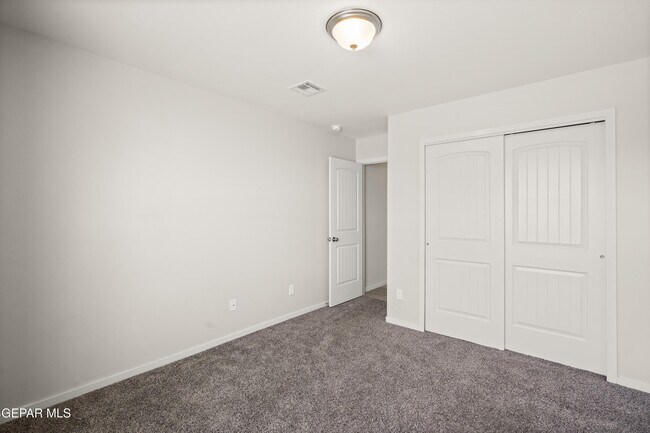 Building Photo - 629 Cedarwood Ave