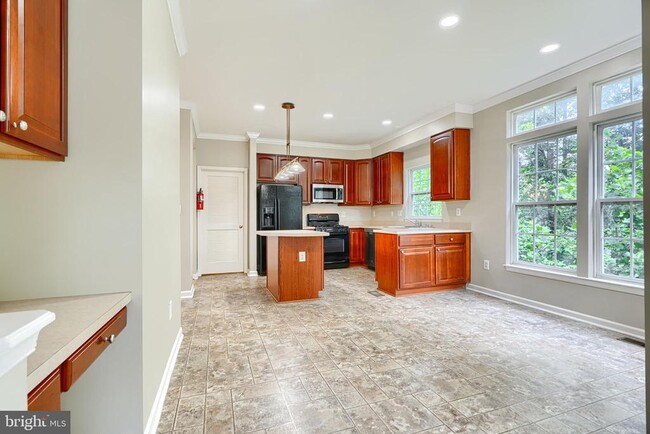 Building Photo - 7211 Lyndsey Way