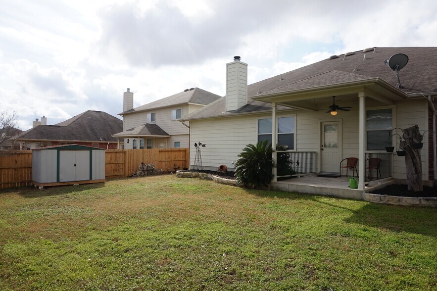 Building Photo - 2121 Warwick Pl