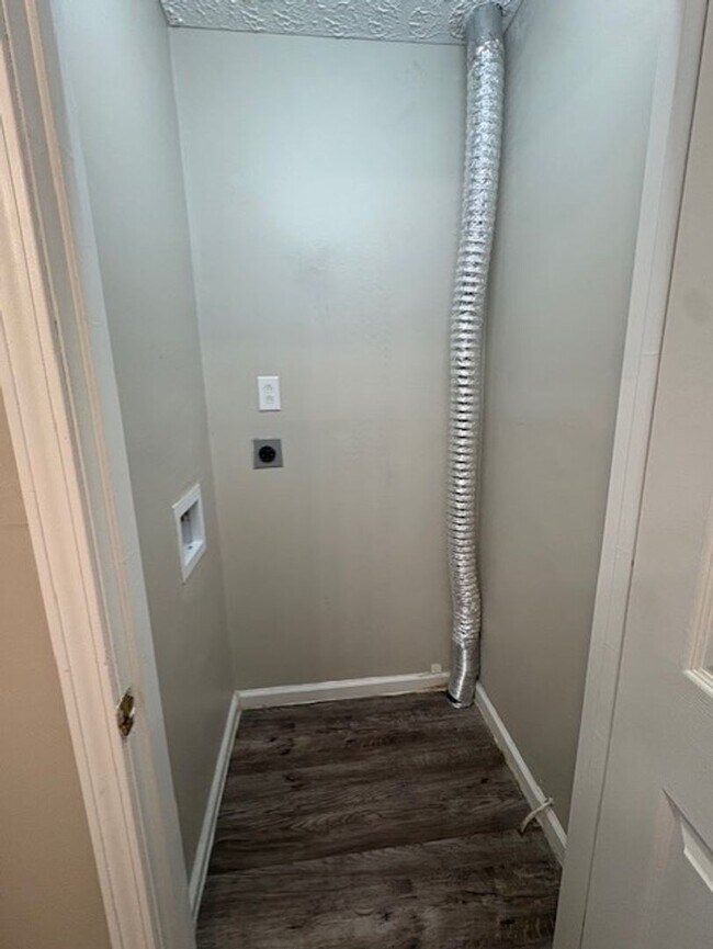 Building Photo - Sinking Creek Apartments