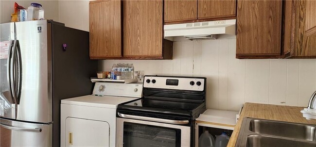 Building Photo - 205 Glenview Terrace