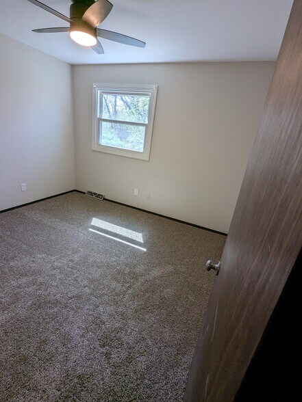 Building Photo - 645 Easton Pky