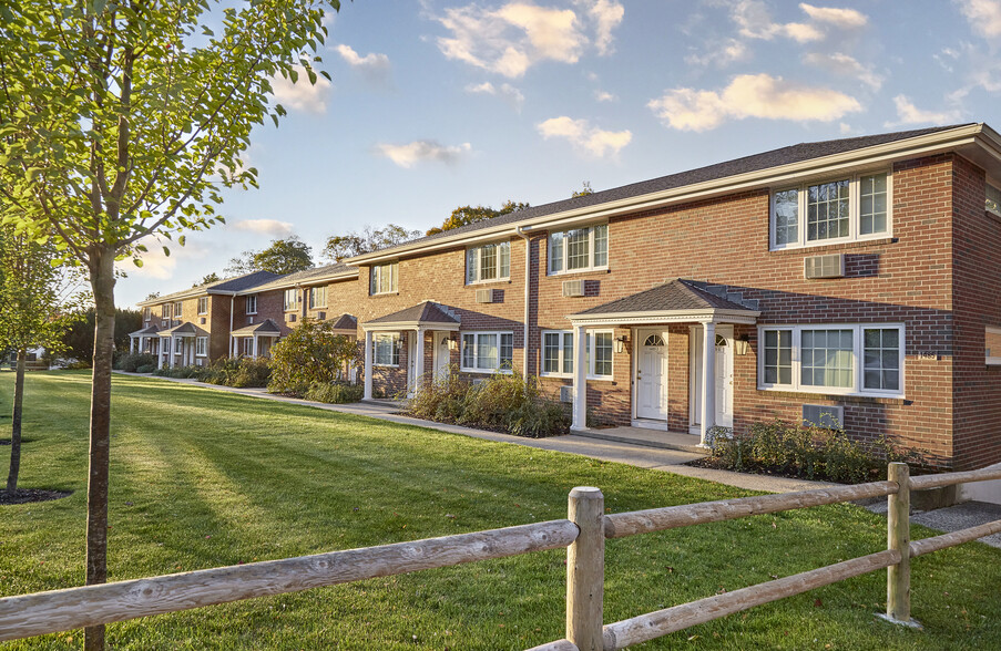 Building Photo - Farmington Court Apartments