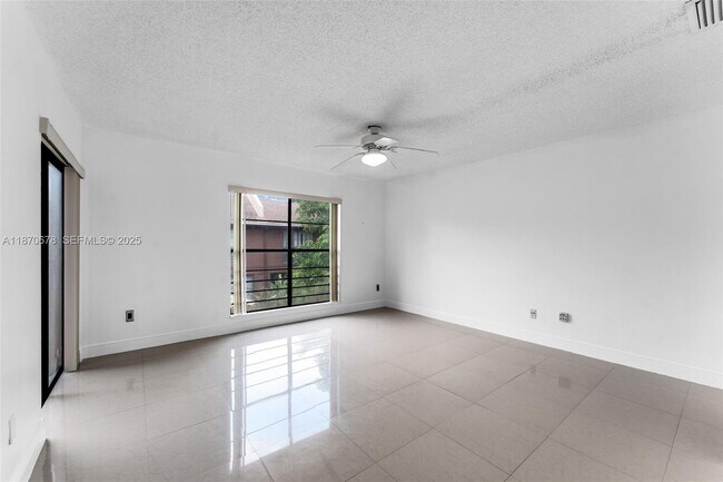 Building Photo - 6614 SW 114th Pl