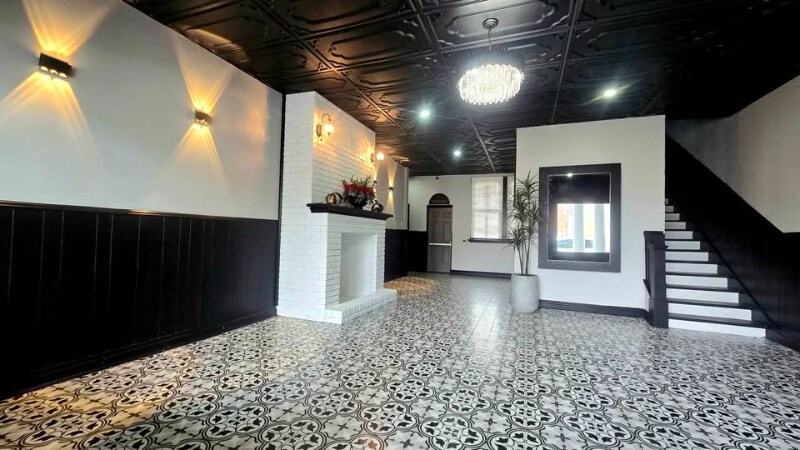 Building Photo - 404 St Philip St