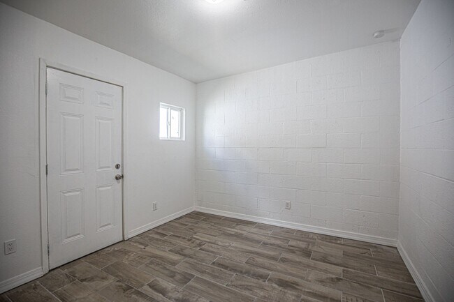 Building Photo - 1413 N Florida Ave