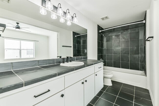 Building Photo - 17 Waugh Dr