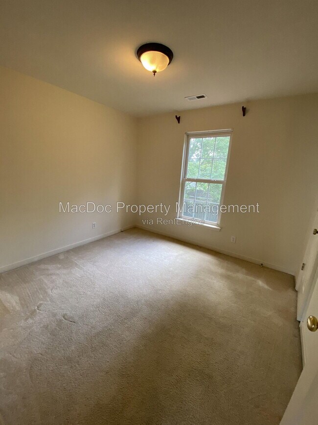 Building Photo - 9 Brown Cir