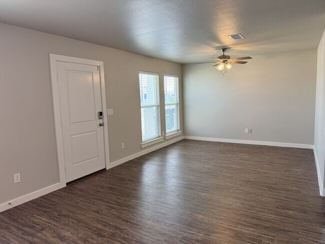 Building Photo - Upland Crossing Gem