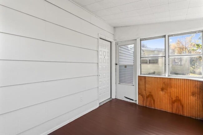 Building Photo - 9115 Clarion Dr