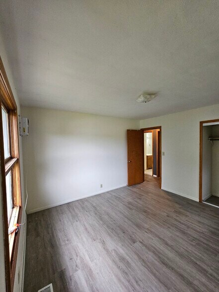 Building Photo - 130 E Pomeroy St