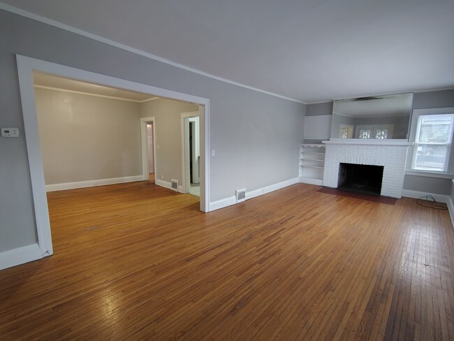 Building Photo - 1295 N Main St