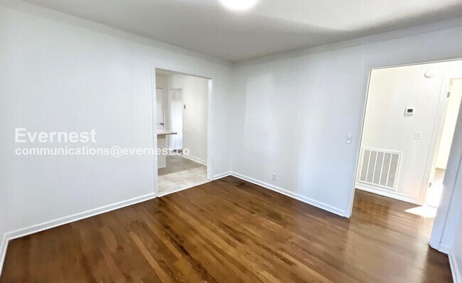 Building Photo - 15 Walker Ave