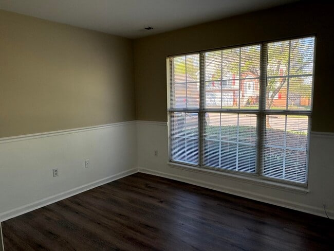 Building Photo - 821 Palomino Ln